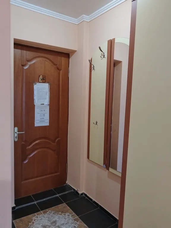 Квартира Квартира Трехместный номер с балконом в гостевом доме "Легенда" с бассейном. — Анапа