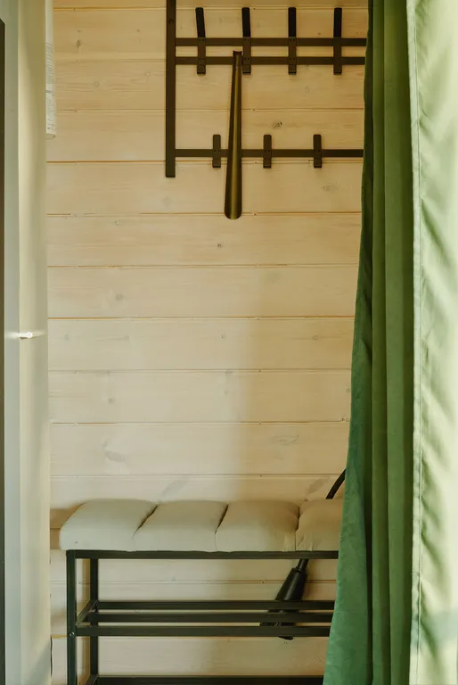 Уютный дом на берегу озера