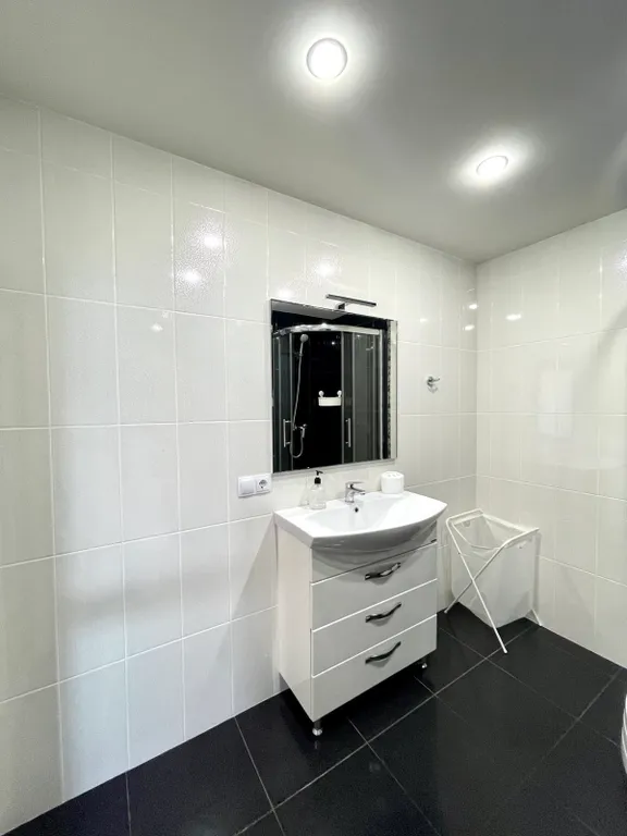 Эллинг на берегу моря