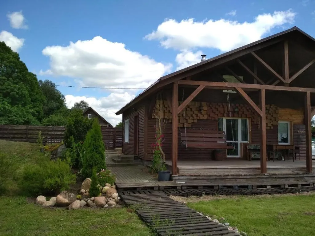 Уютный дом на берегу озера с сауной