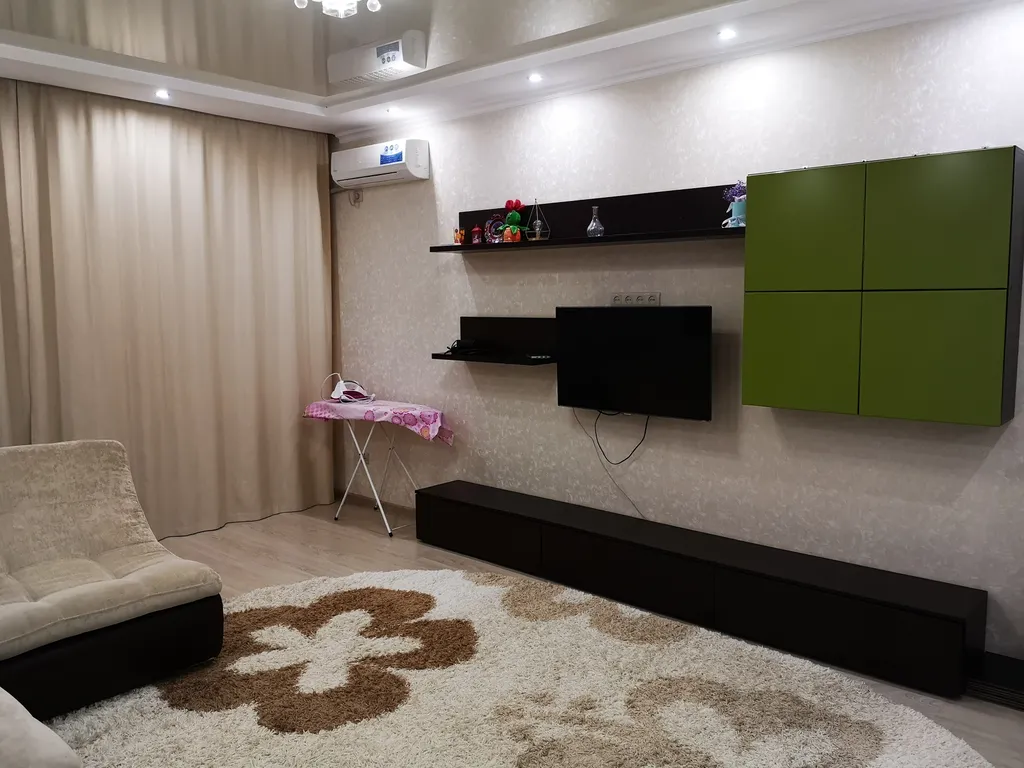 Квартира Уютная трехкомнатная комнатная квартира в новом доме — Элиста