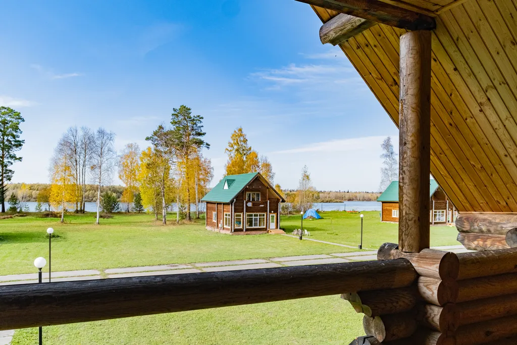 Комфортный дом у реки