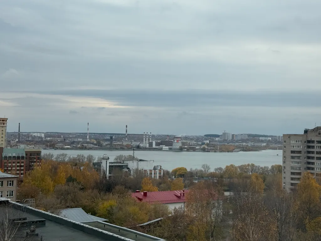 Уютная студия с видом на пруд