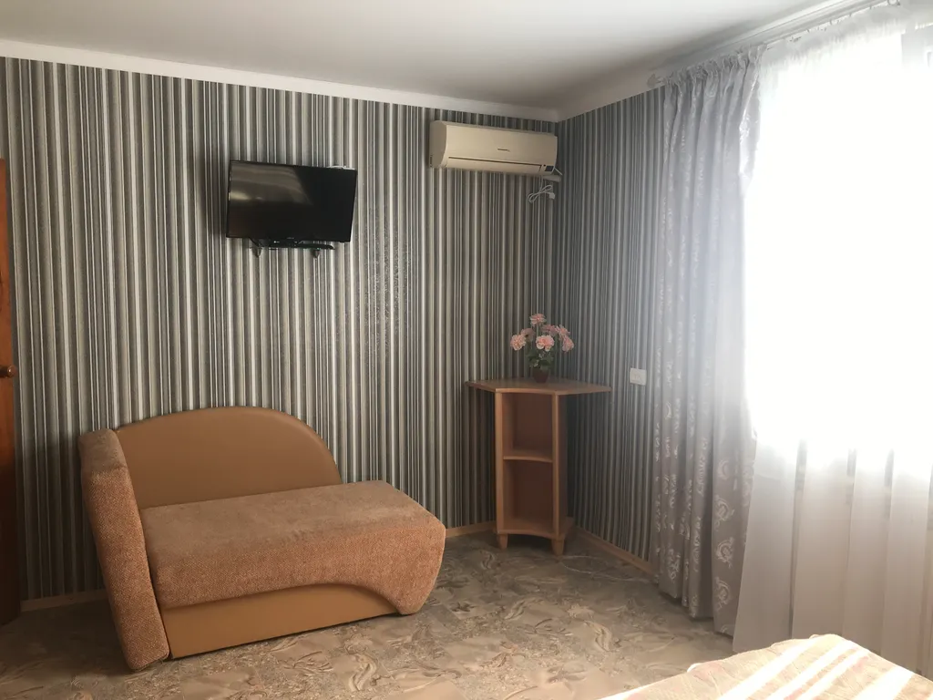 Коттедж 1-комнатный Дом — Евпатория