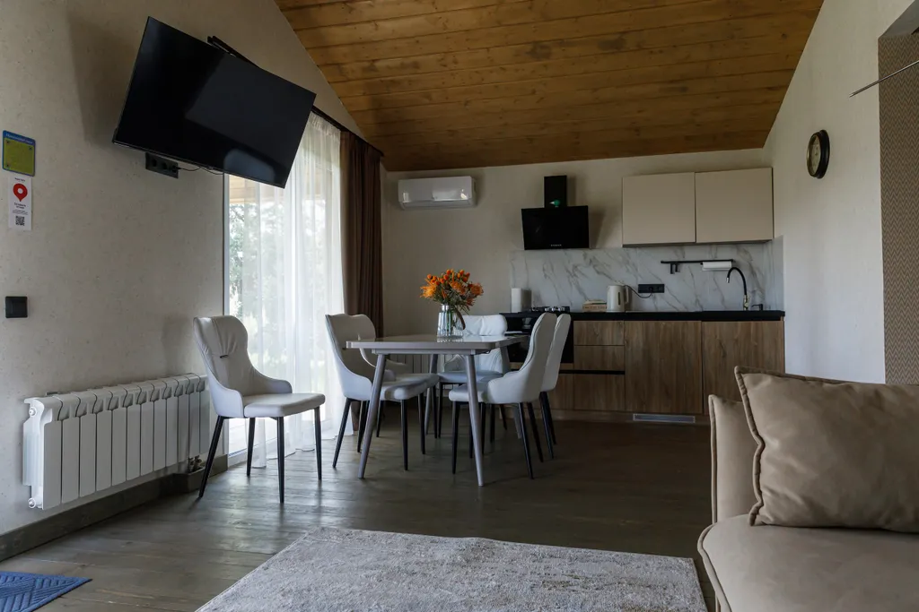 Просторный двухкомнатный коттедж 75 метров в лесу у пруда