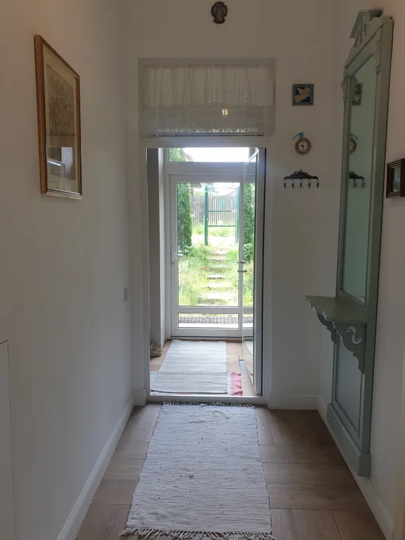 Коттедж Часть дома с отдельным входом и садом — Обушково