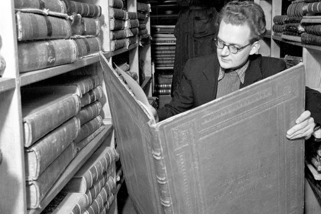 Art Deco One-Bedroom Suite in Library House