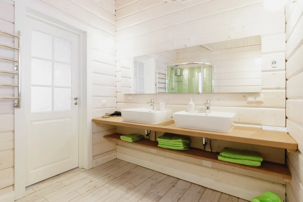 Коттедж с 5 спальнями, сауной и камином