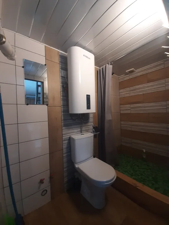 Уютный домик у реки