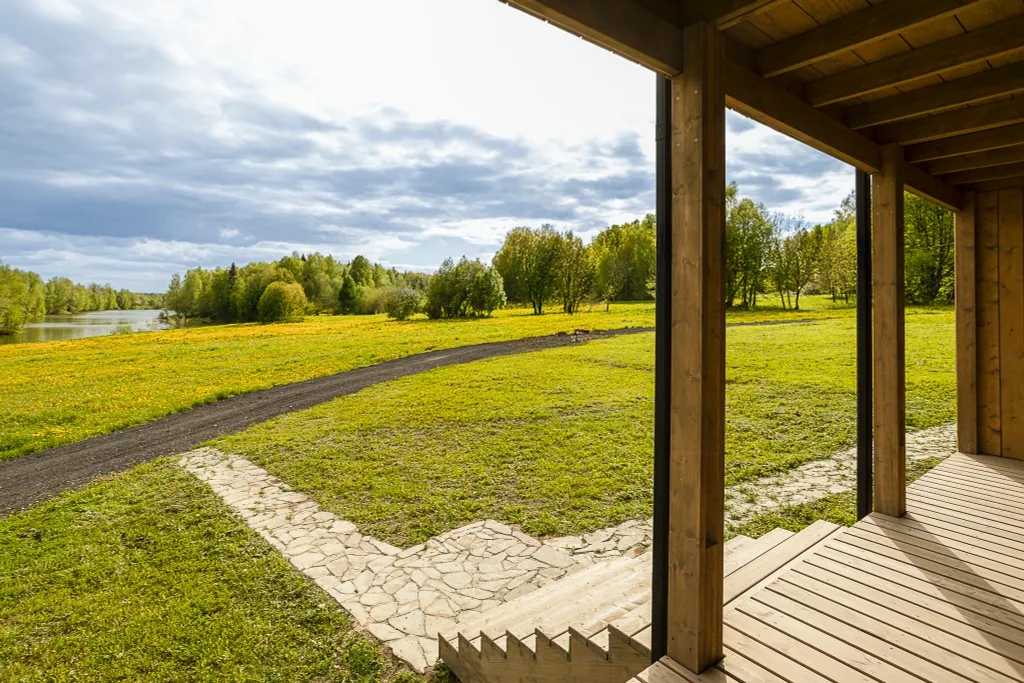 Уютный большой дом с видом на реку