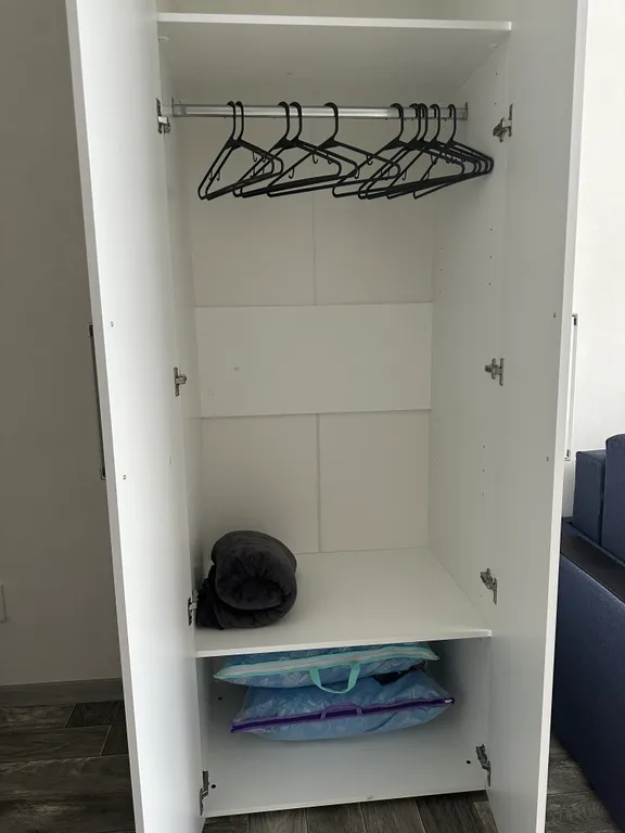 Квартира в тихом приморском районе, в тени деревьев