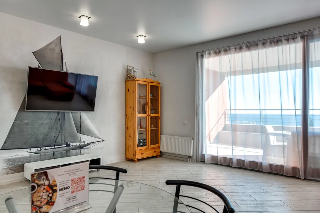 Трехкомнатная квартира с панорамным видом на море