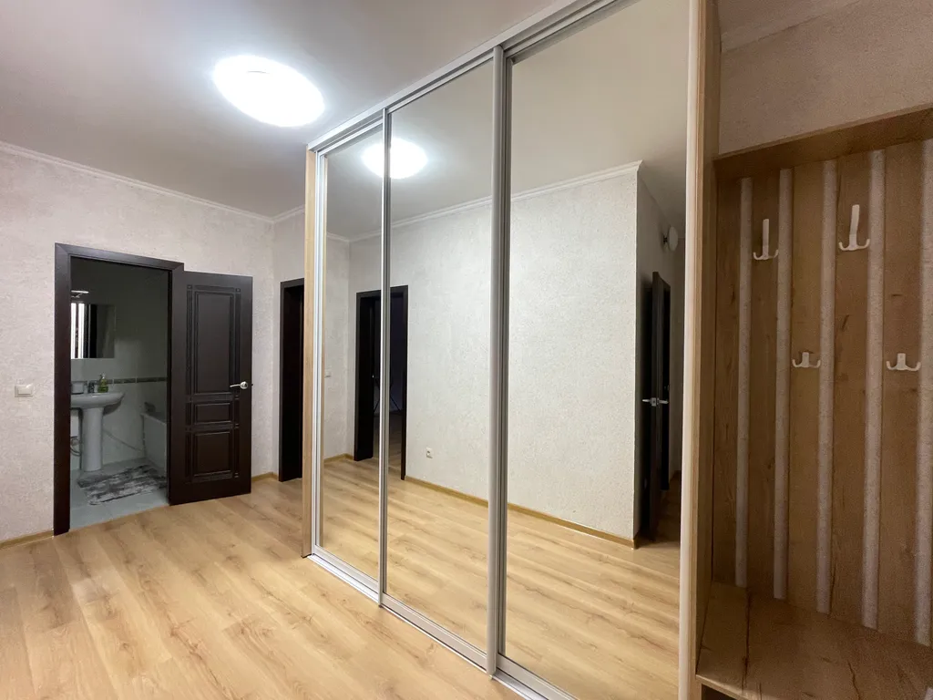 Просторная трехкомнатная квартира у моря