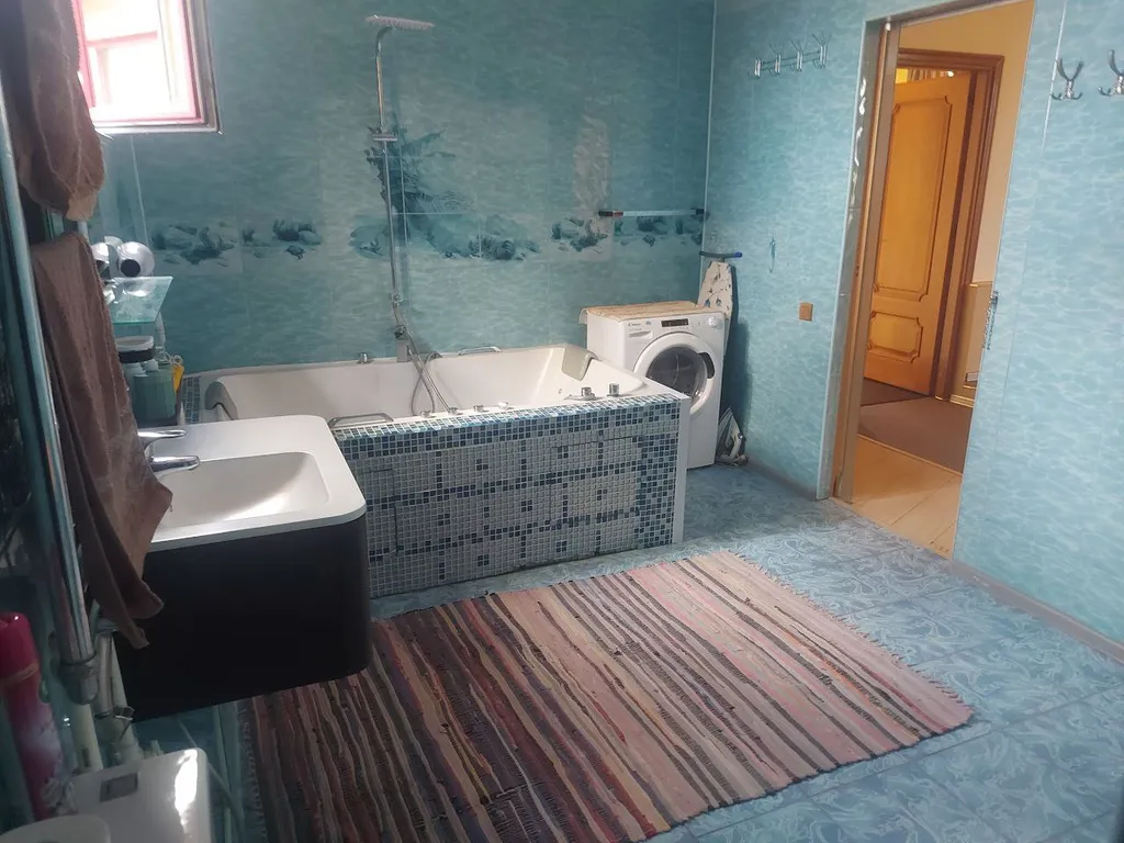 Коттедж с гостиной и столовой