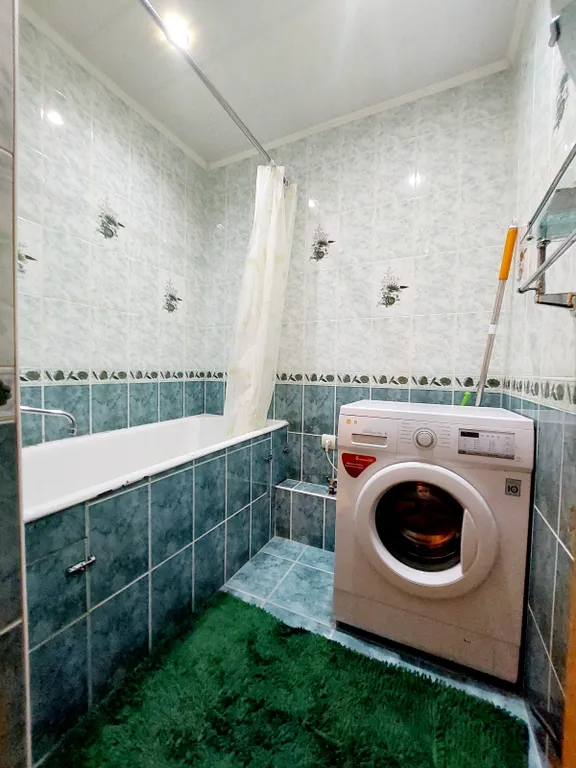 Хорошая 2х комнатная квартира с балконом в центре