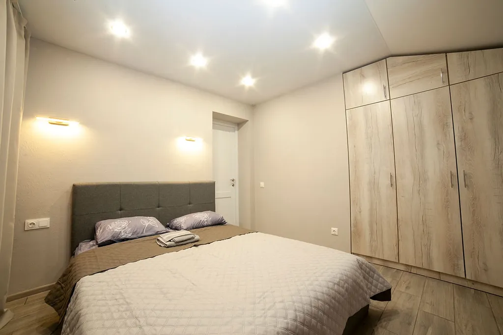 Коттедж двухэтажный с сауной, бассейном, детской площадкой