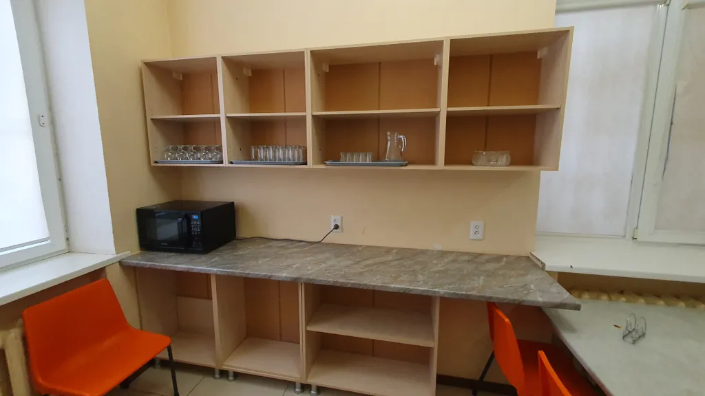 4 изолированных комнат и Зал