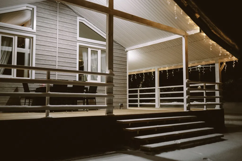 Дом в окружении леса