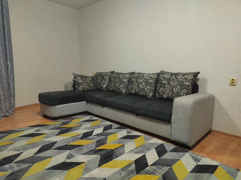 Просторная двухкомнатная квартира рядом с Центральным рынком