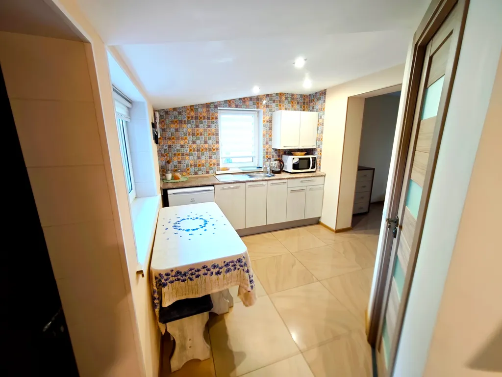 Уютный домик рядом с лесом и озером