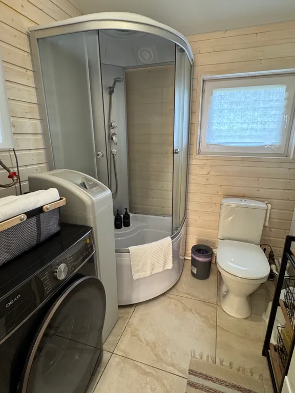 Уютный дом с верандой и чаном