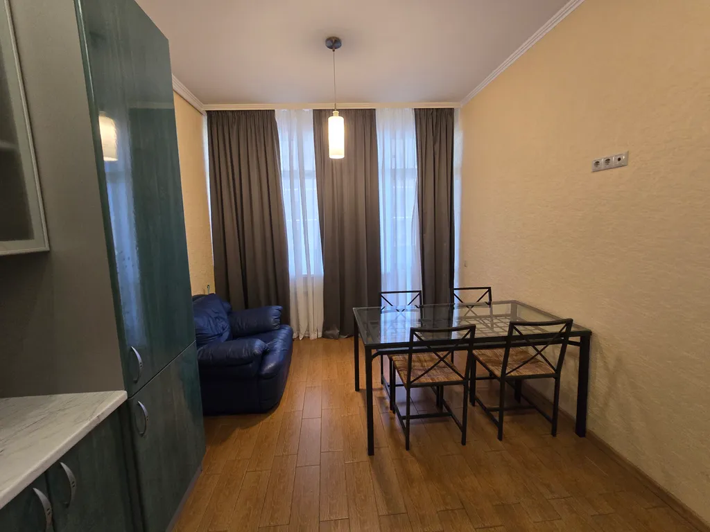 Уютная квартира с видом на морпорт в центре