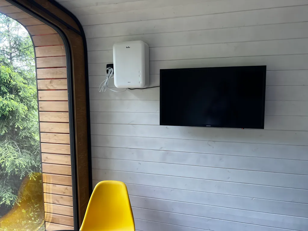 Дом Немо с уличной купелью  в лесу