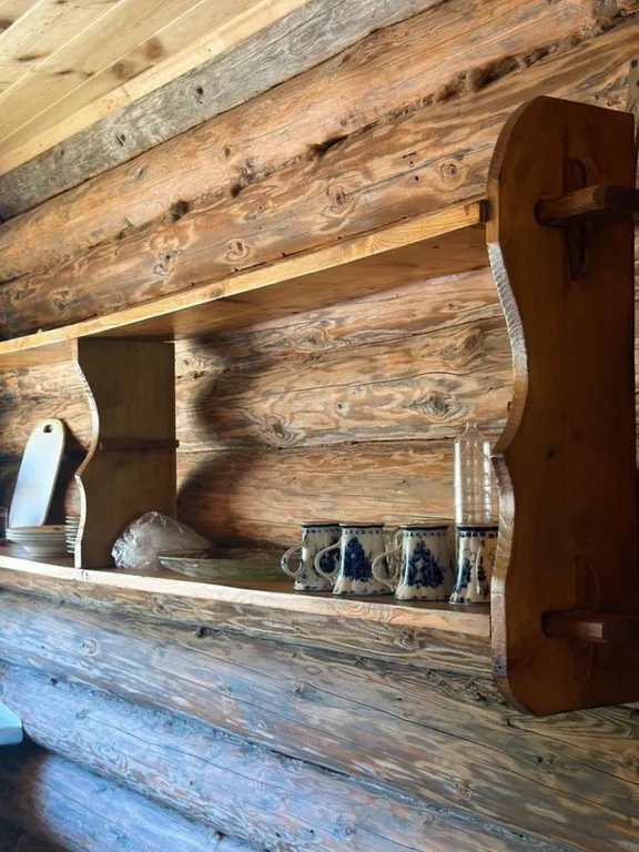 Дом баня на берегу водоема