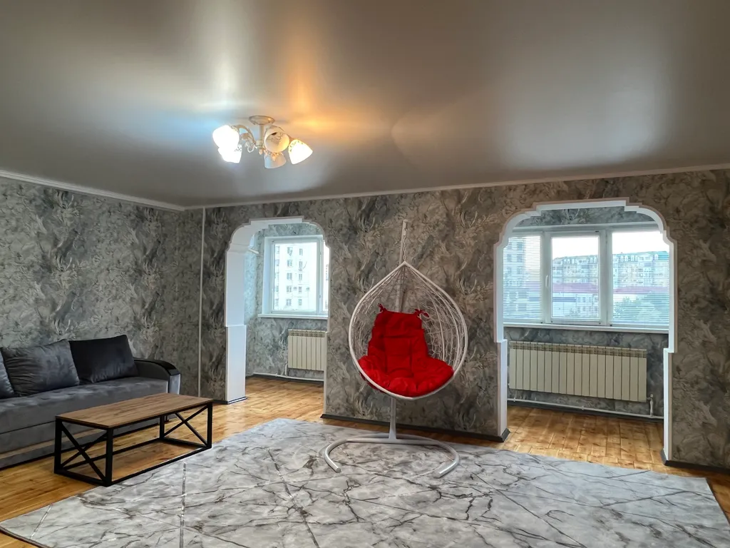 Огромная 4-комнатная квартира