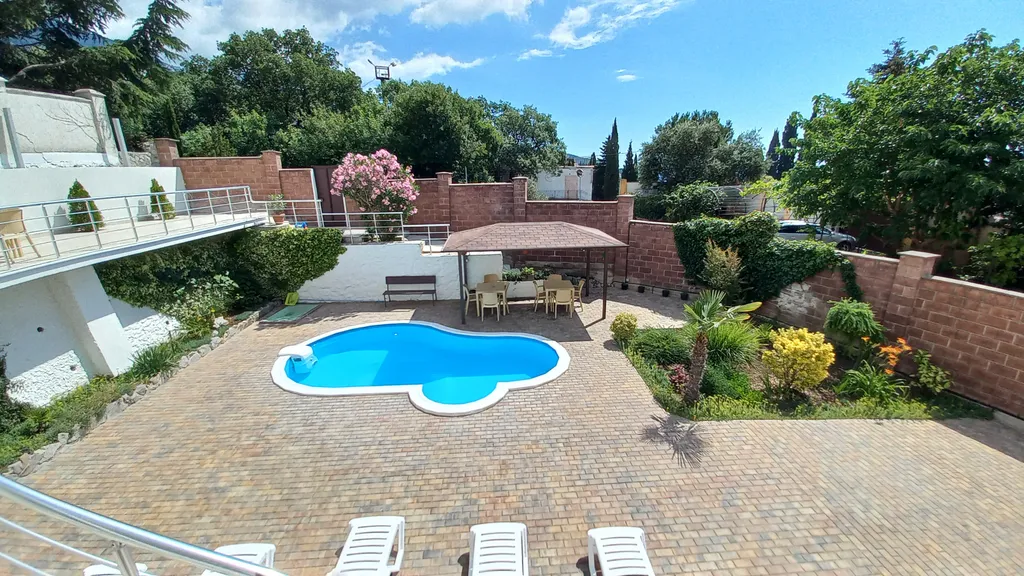 Две смежные комнаты с санузлом для четырёх человек