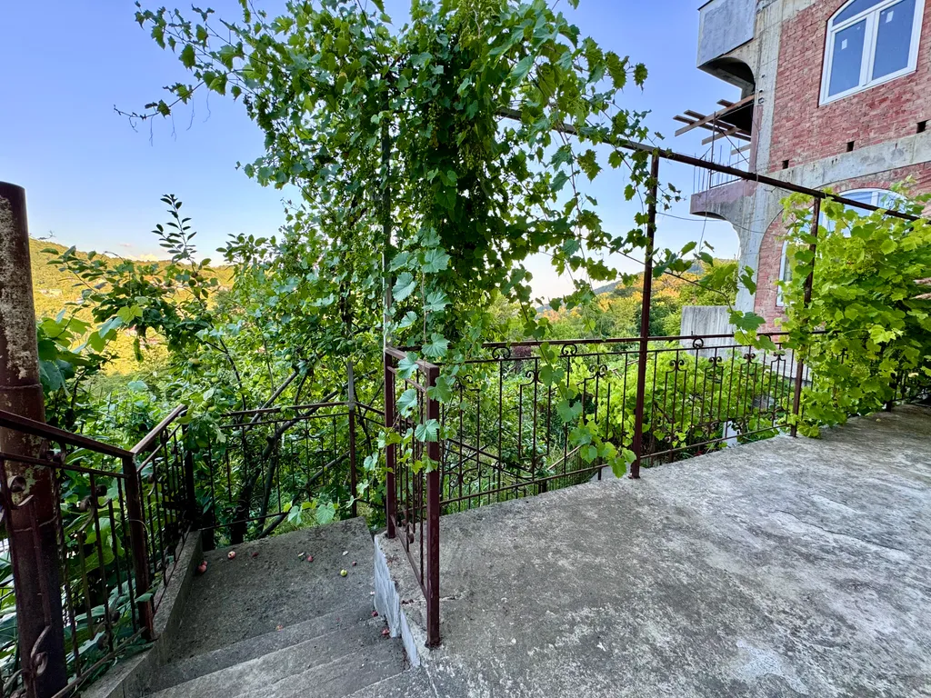 3-этажный дом с садом недалеко от моря