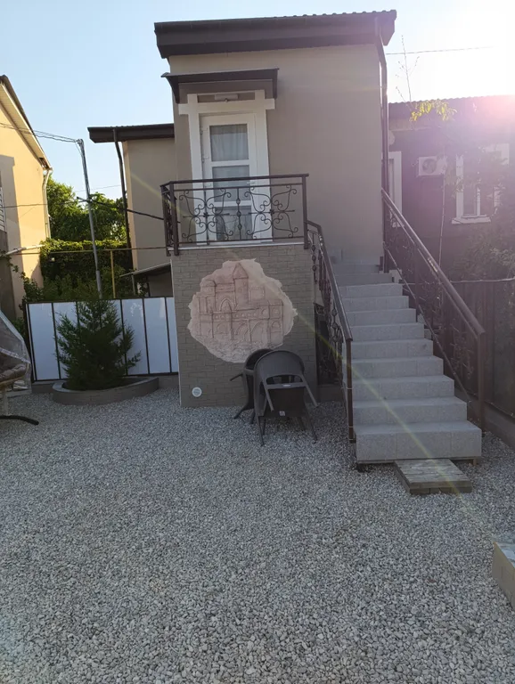 Коттедж Дом - коттедж люкс с отдельным двориком у пляжа и набережной — Евпатория