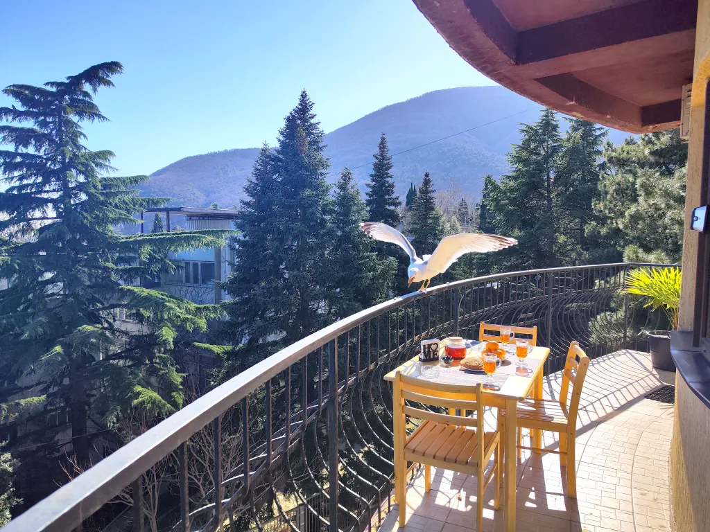 Премиум двушка с террасой на 1 линии