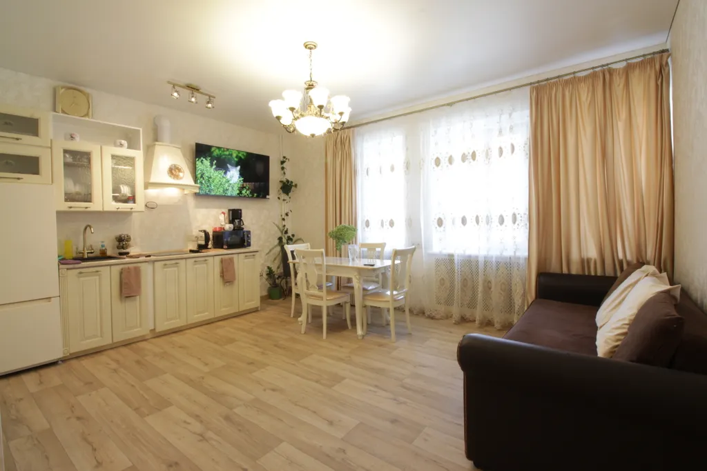 Сталинка у Кремля в центре