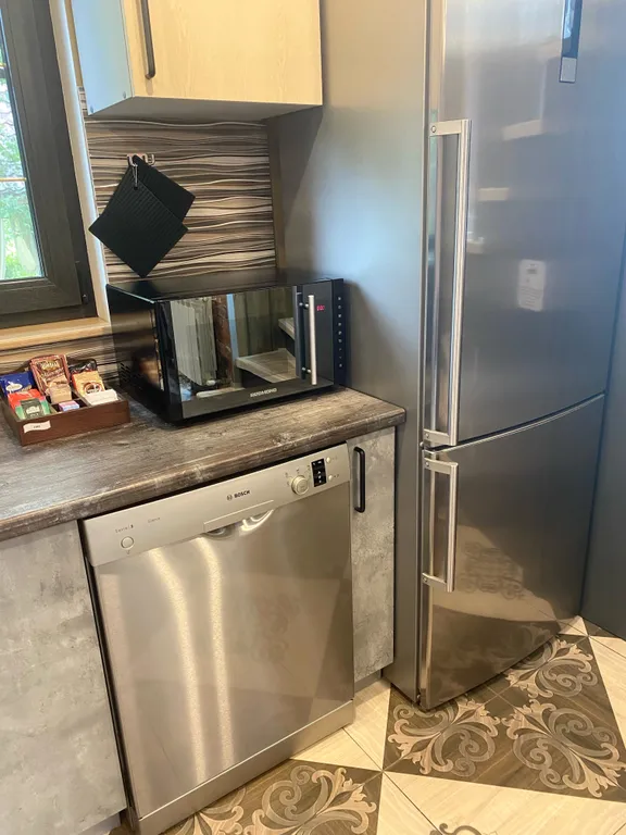 Современный новый дом с баней и банным чаном и бассейном