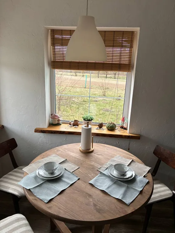 Деревенский домик в лесу