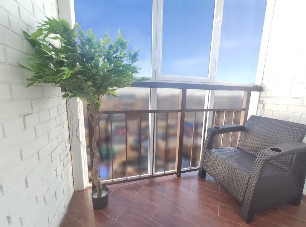 Студия с джакузи и камином