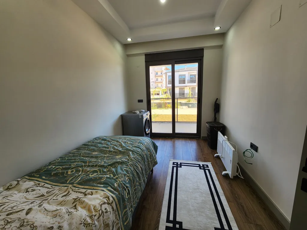 Новая 3-х комнатная квартира недалеко от пляжа в комплексе с бассейном