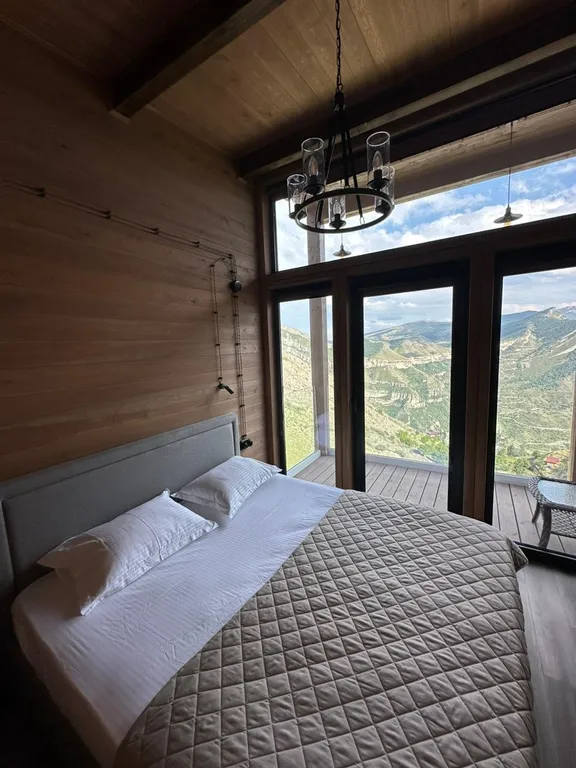 Дом в Гунибе с видом на крепость и горы