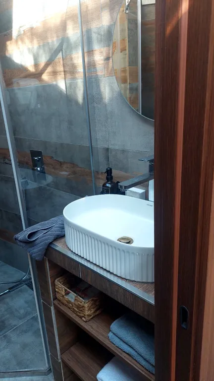 Панорамный дом в сосновом лесу glassy 3