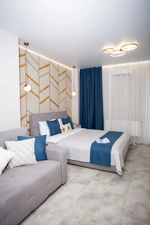 Студия в сердце города с видом на жд вокзал