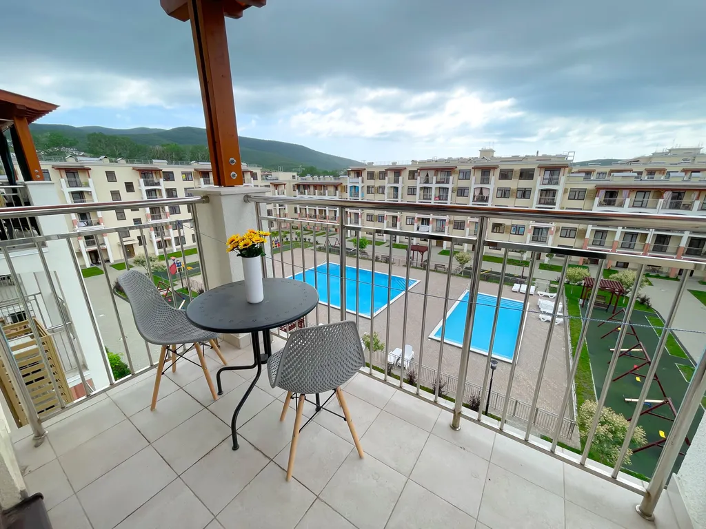 Студия с видом на бассейн и закаты Сукко