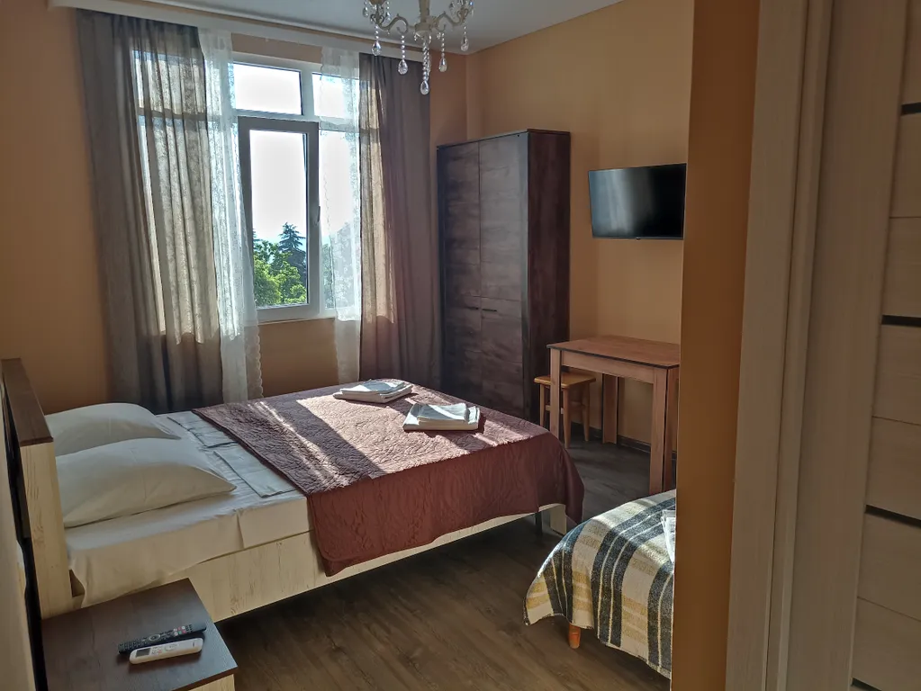 Квартира Квартира Гостевой дом у Марго, между старой и Новой Гагрой, 200 м от моря. — Гагра