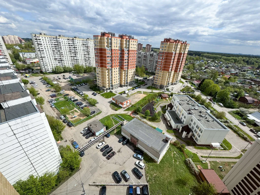 Квартира Просторная квартира с современным дизайном и мягкой мебелью — Лобня