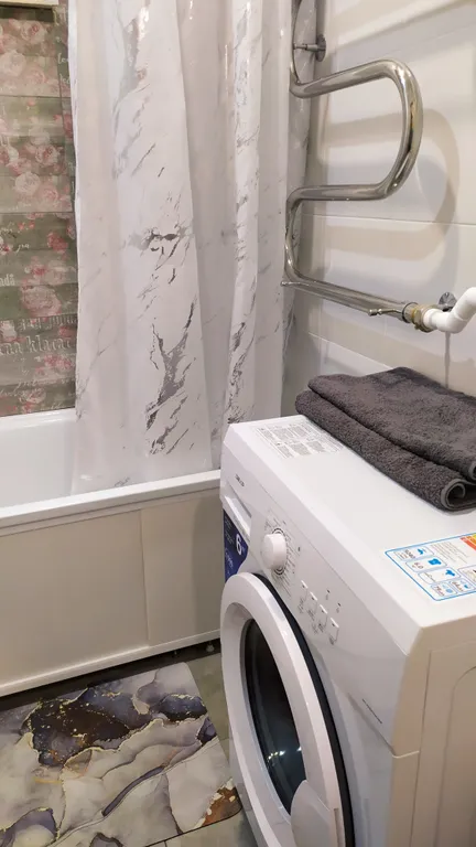 Квартира на площади