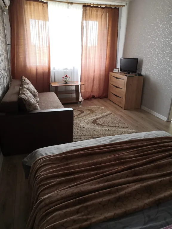 Апартамент возле Ворошиловского торгового центра