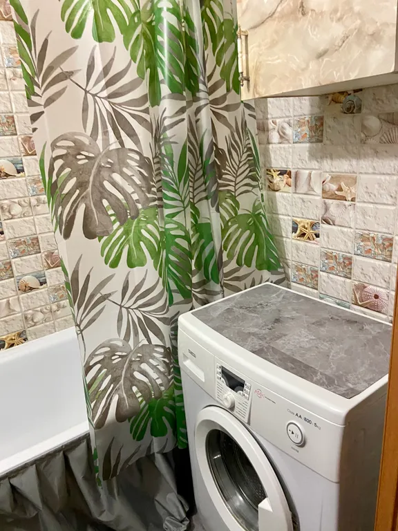 Просторная изумрудная квартирка