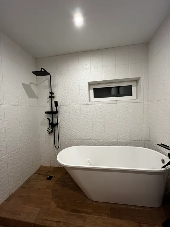 Дом с березовым лесом на участке