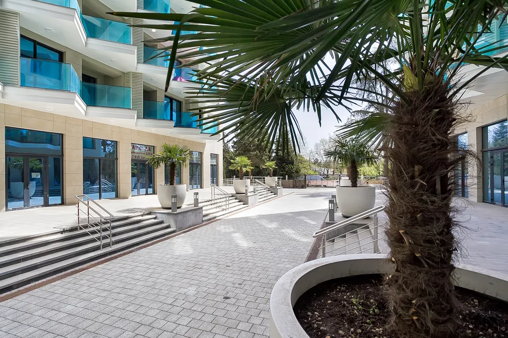 Золотой Ананас с видом на море