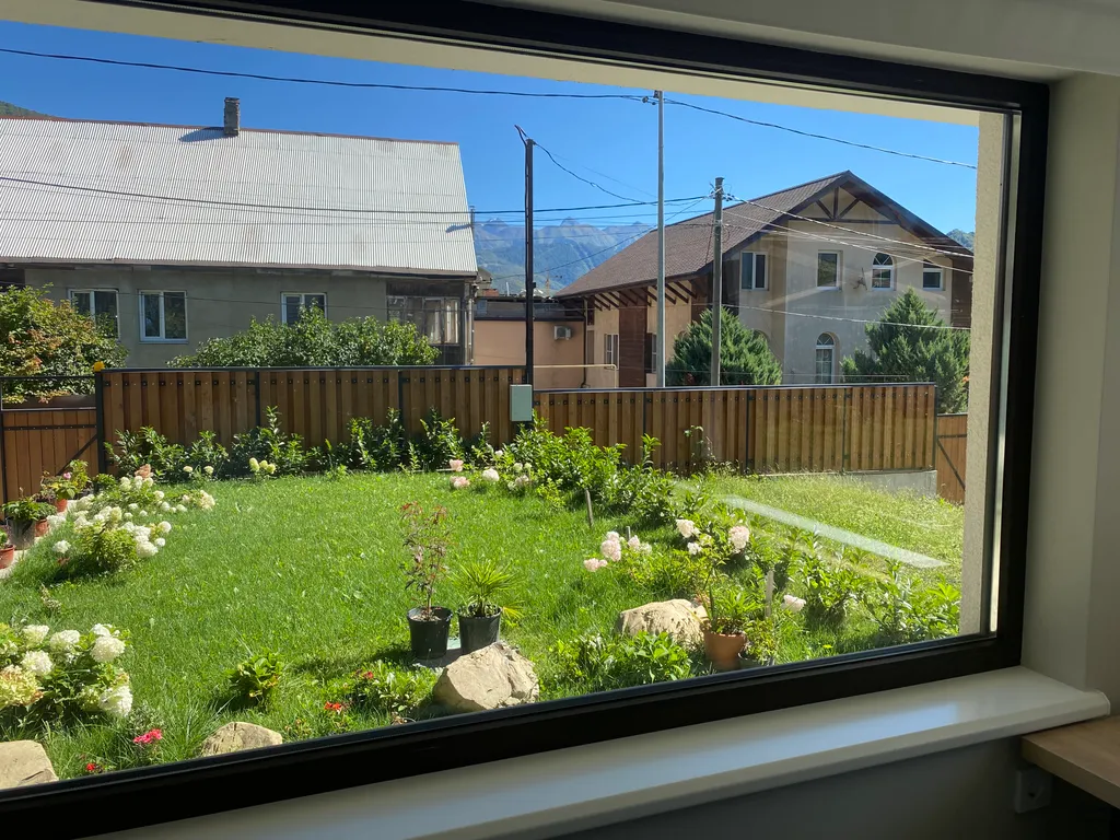 Квартира с видом на гору Аибга